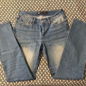 Levi's Bold Curve Classic Rise, Straight Leg Jean Size 4 / 27